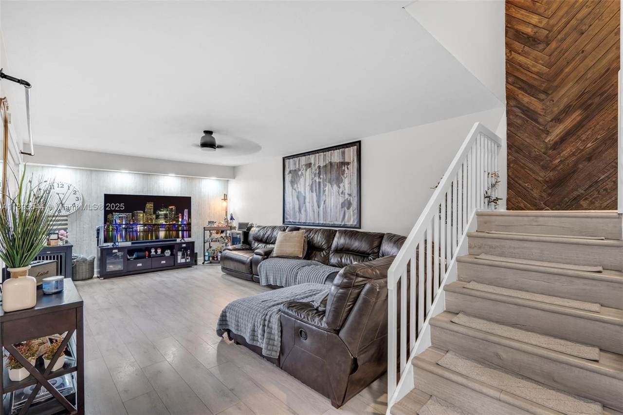 9849 6th Ct - Photo 1