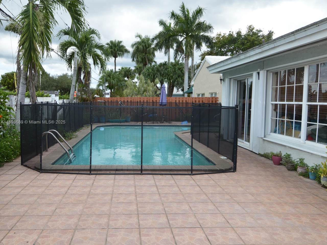 11216 63rd Ter - Photo 1