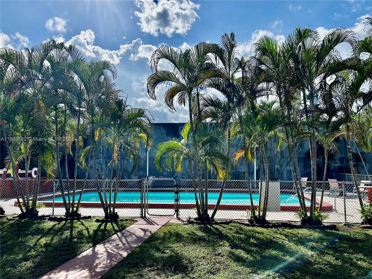 https://bt-photos.global.ssl.fastly.net/miami/1280_boomver_1_A11893582-2.jpg