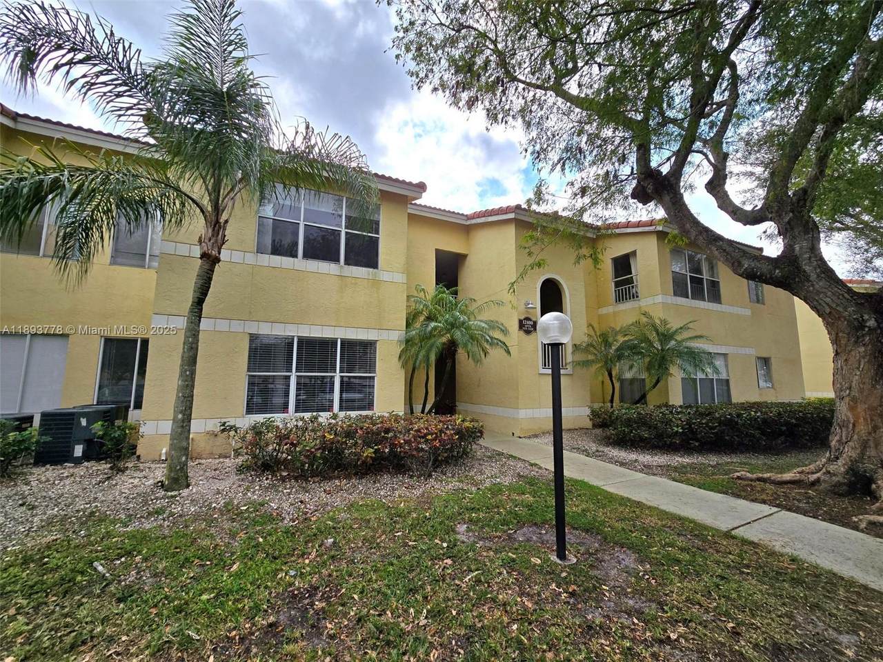 13090 Vista Isles Dr - Photo 1