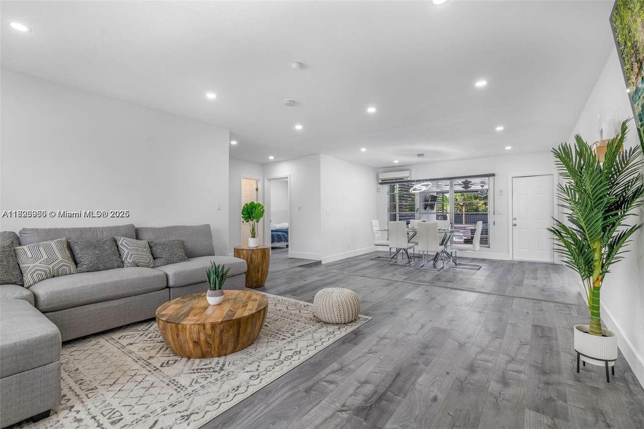 2718 Adams St - Photo 1