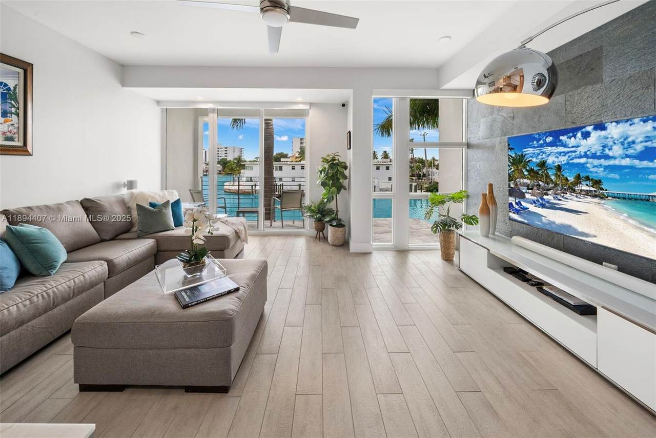 33 Shore Dr - Photo 1