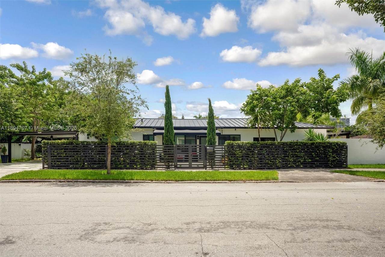 2484 25 ST - Photo 1