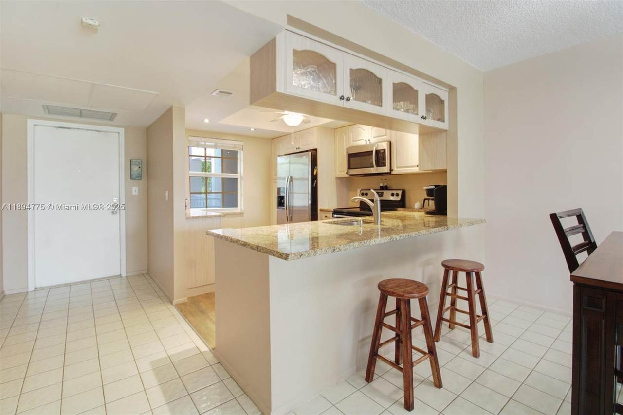 605 Oaks Dr - Photo 1