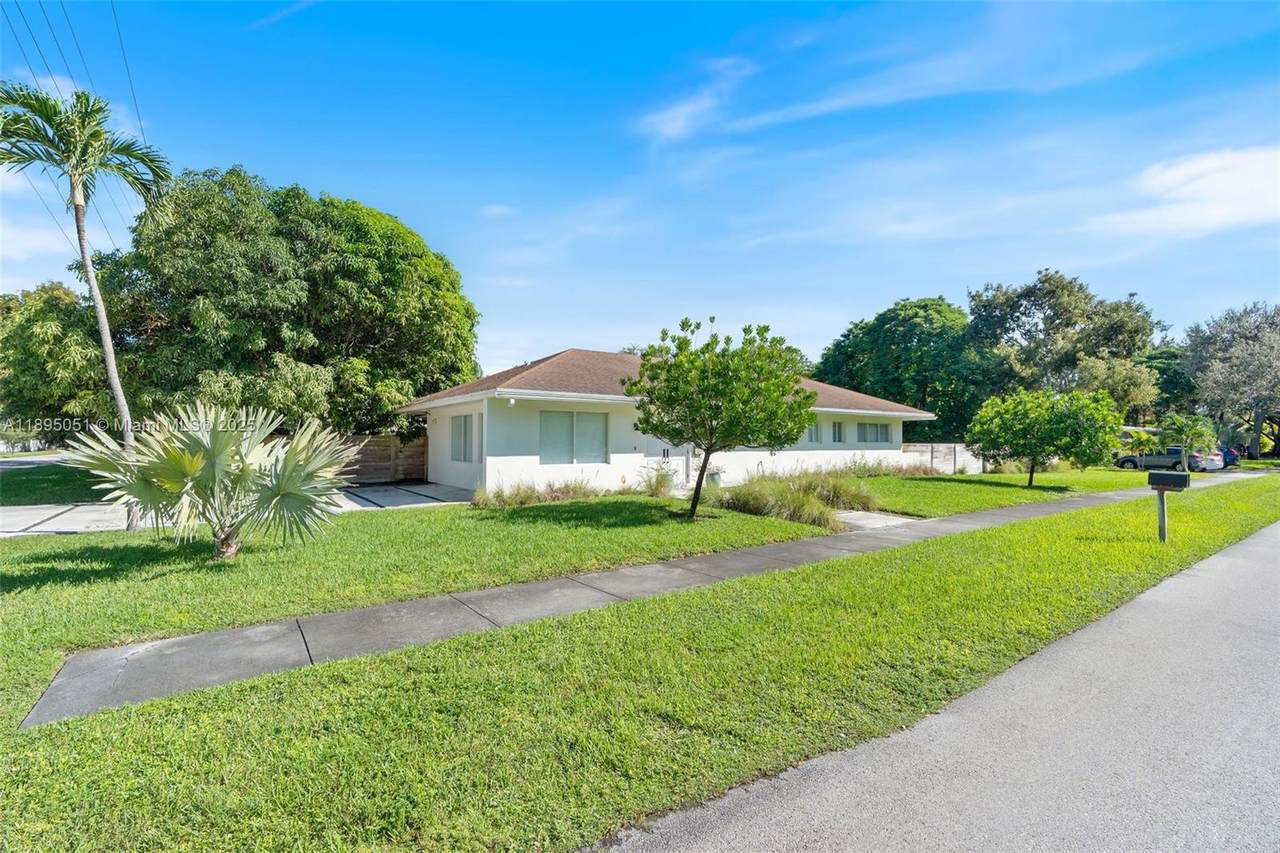 8121 97th Ter - Photo 1