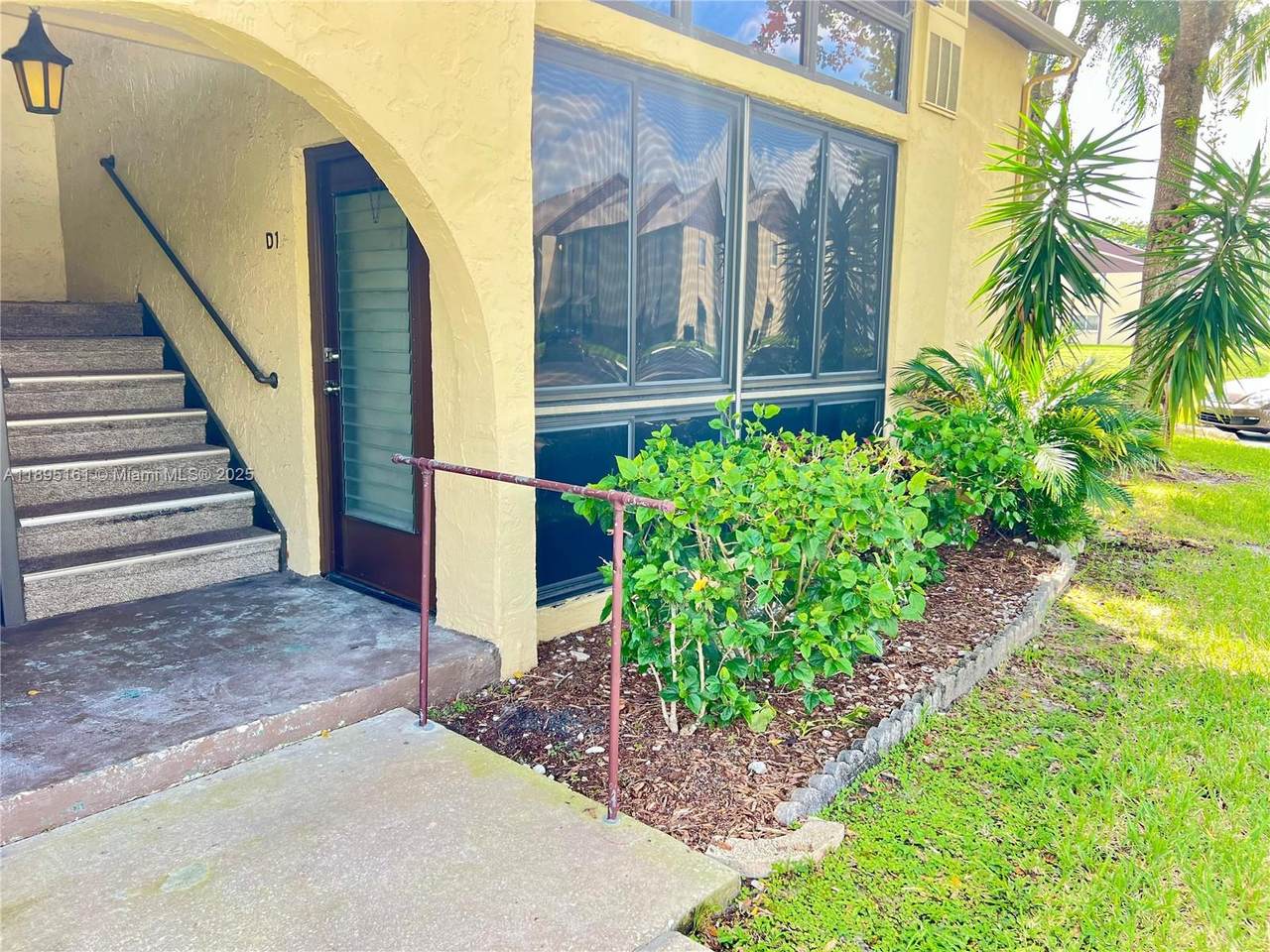 340 Pine Ridge Cir - Photo 1