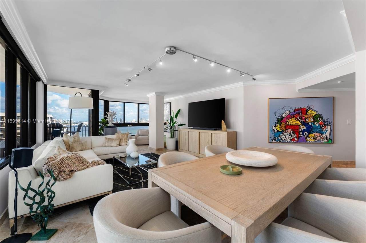 520 Brickell Key Dr - Photo 1