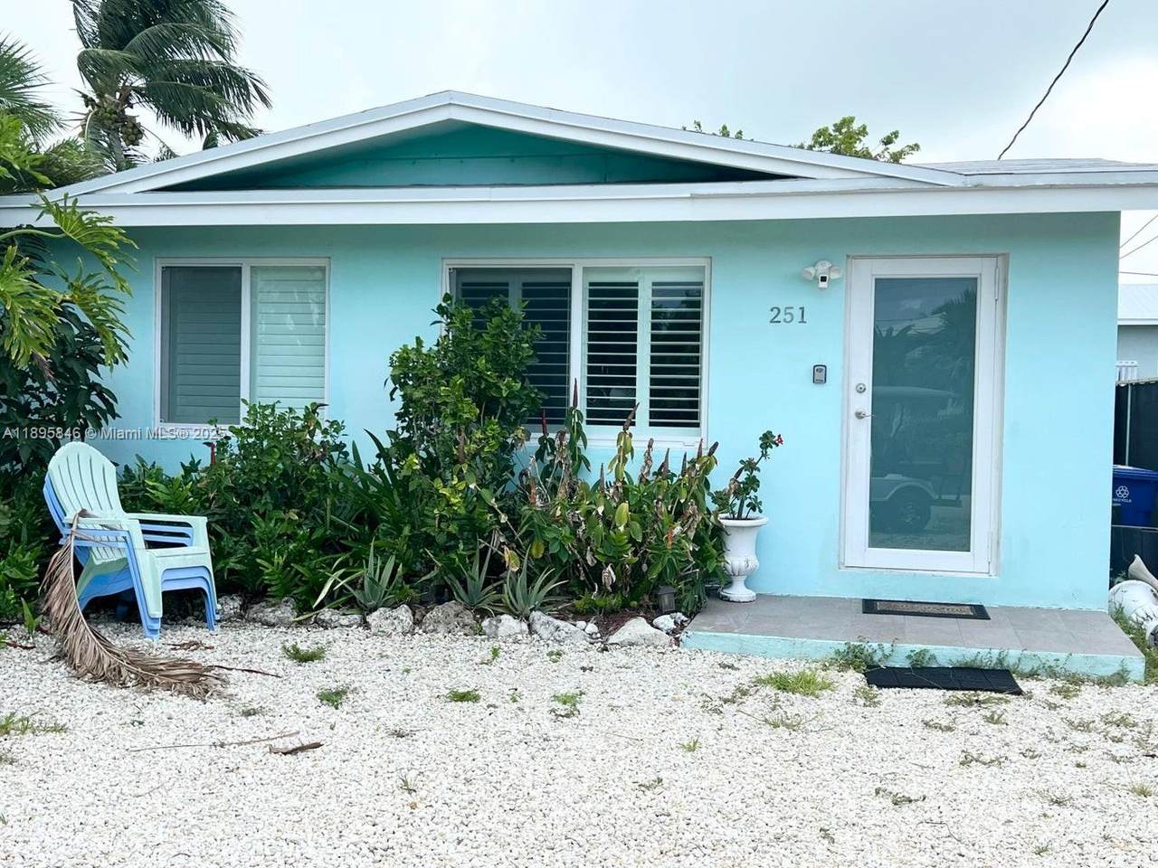 251 2nd St - Photo 1