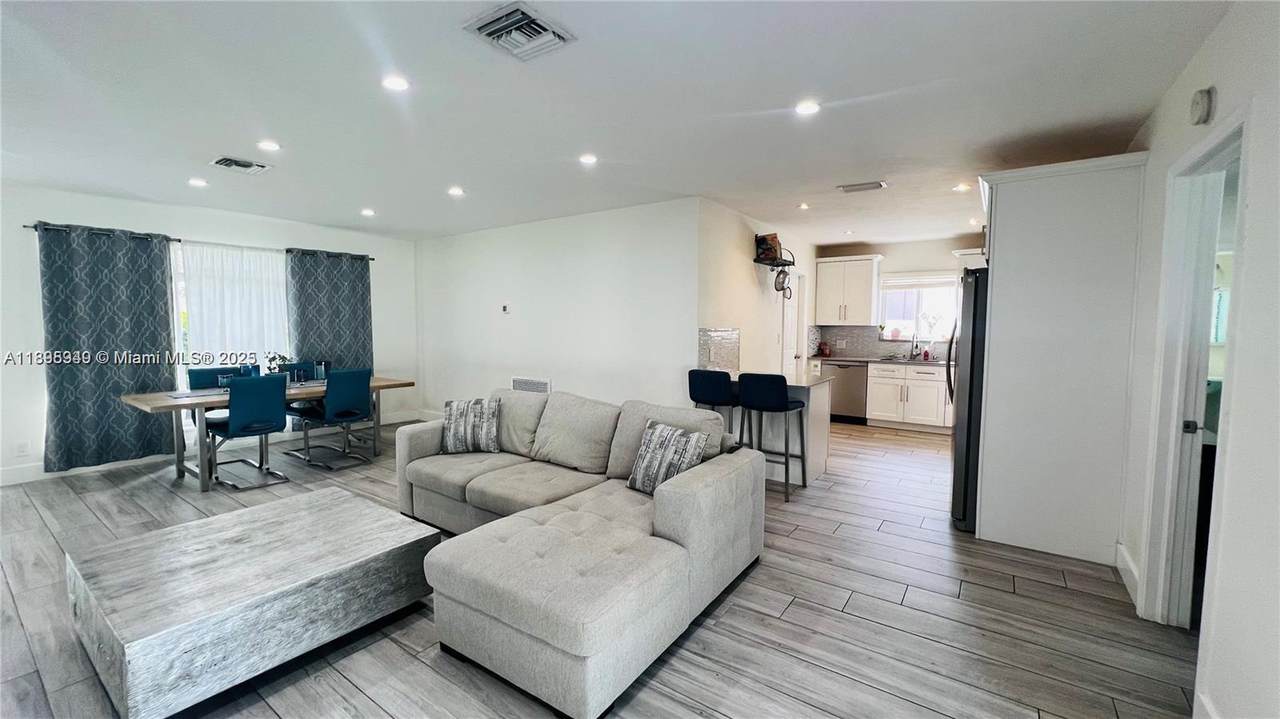 911 14th Ave - Photo 1