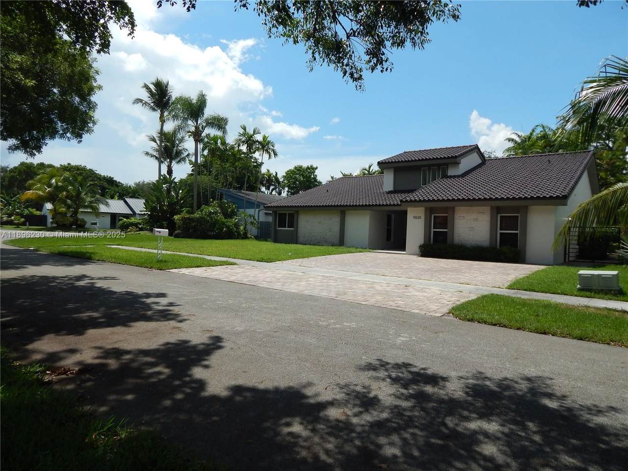 11530 92nd St - Photo 1