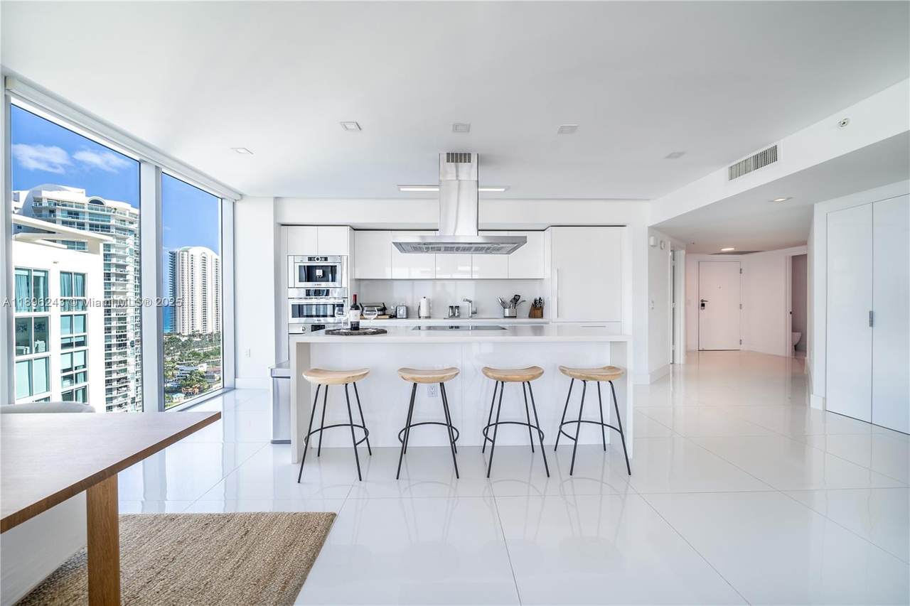 https://bt-photos.global.ssl.fastly.net/miami/1280_boomver_1_A11896243-2.jpg