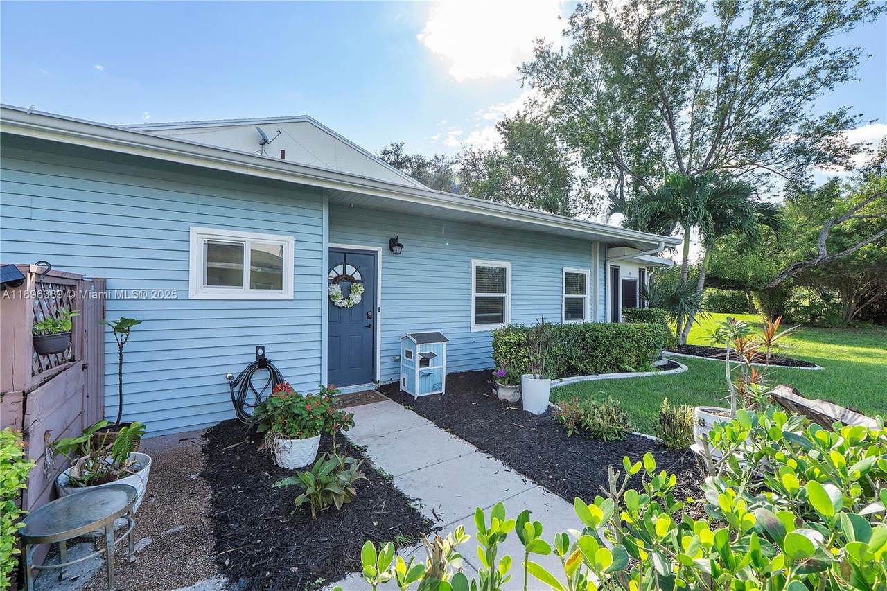 4764 Hemingway Cir - Photo 1