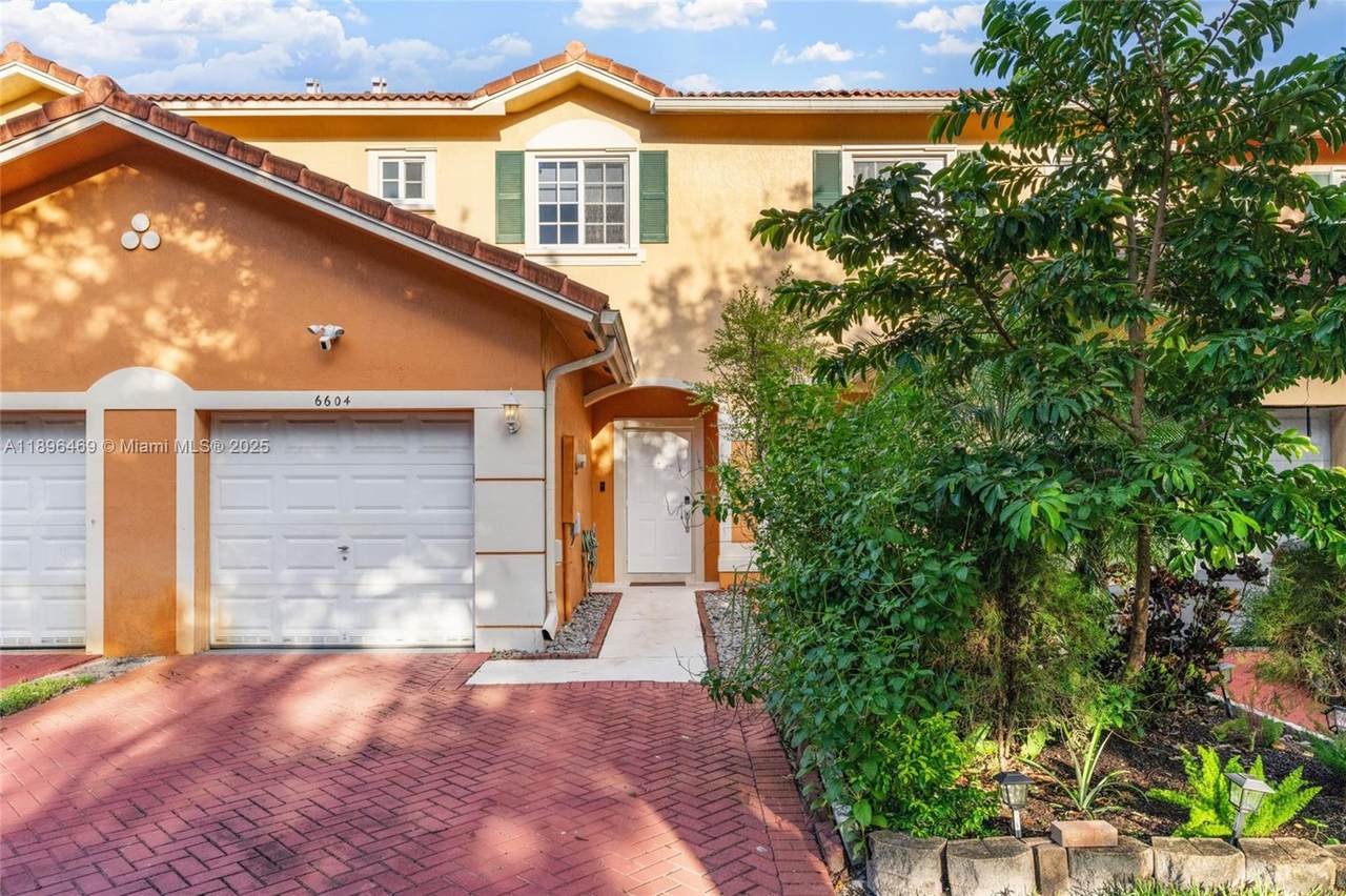 6604 Catalina Ln - Photo 1