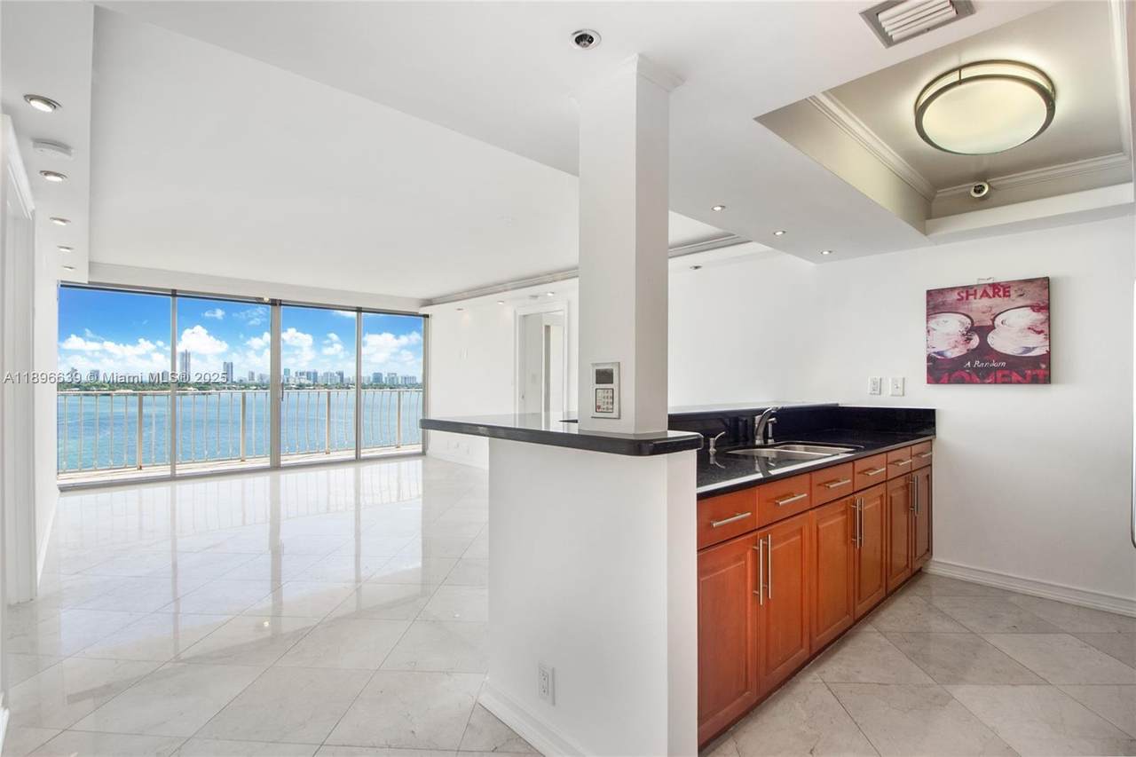https://bt-photos.global.ssl.fastly.net/miami/1280_boomver_1_A11896639-2.jpg