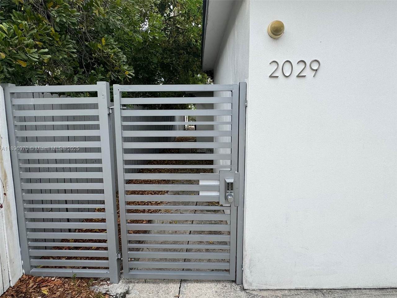 2029 Pierce St - Photo 1