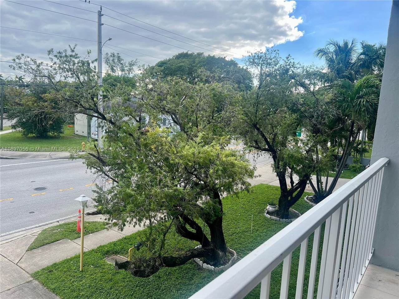 555 123rd St - Photo 1