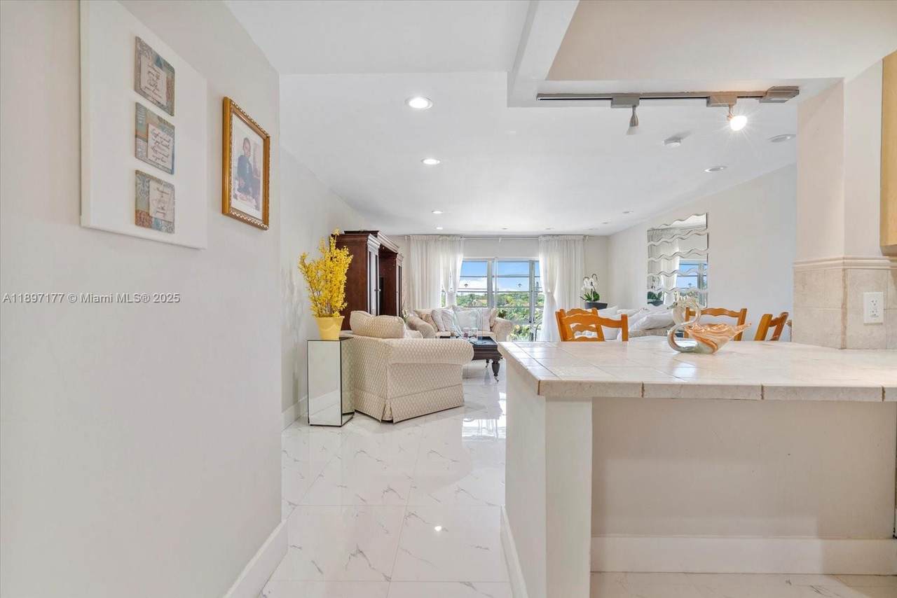 875 195th St - Photo 1