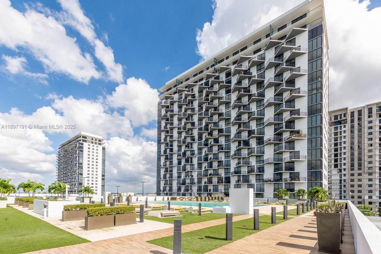 5300 Paseo Blvd - Photo 1