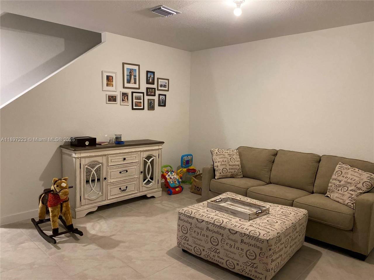 493 5th Pl - Photo 1