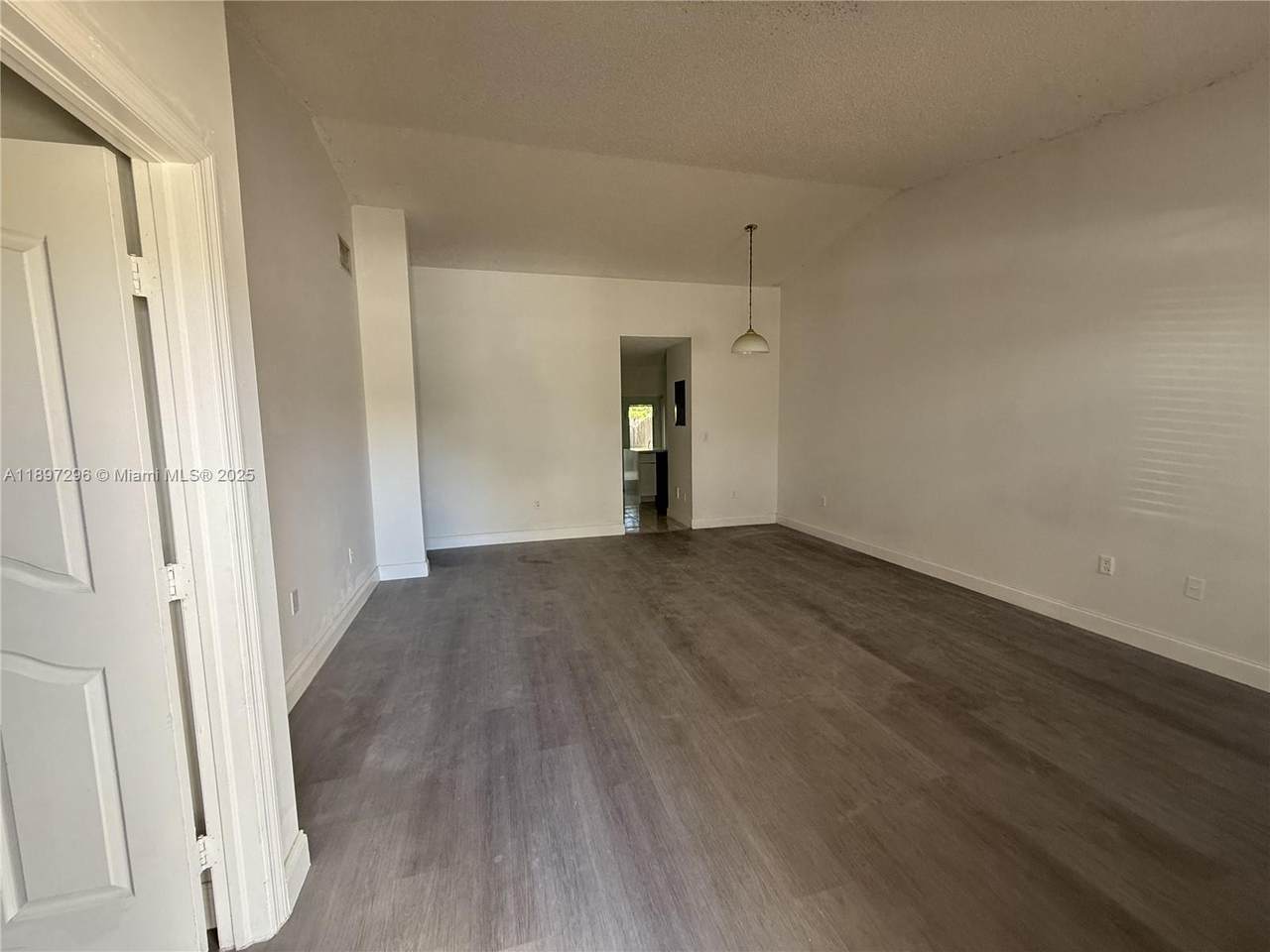 18942 86th Ct - Photo 1