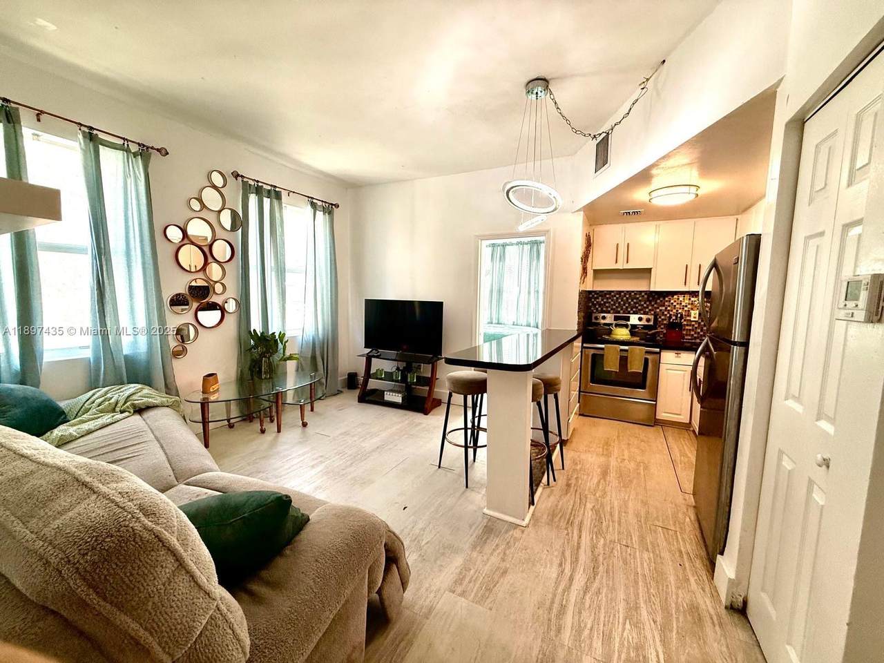1342 Drexel Ave - Photo 1