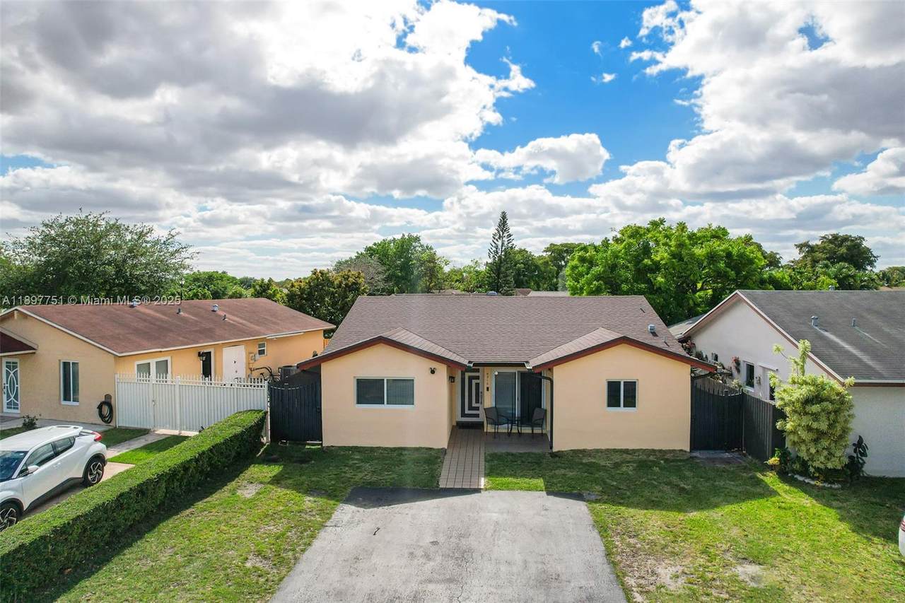 4216 138th Ct - Photo 1