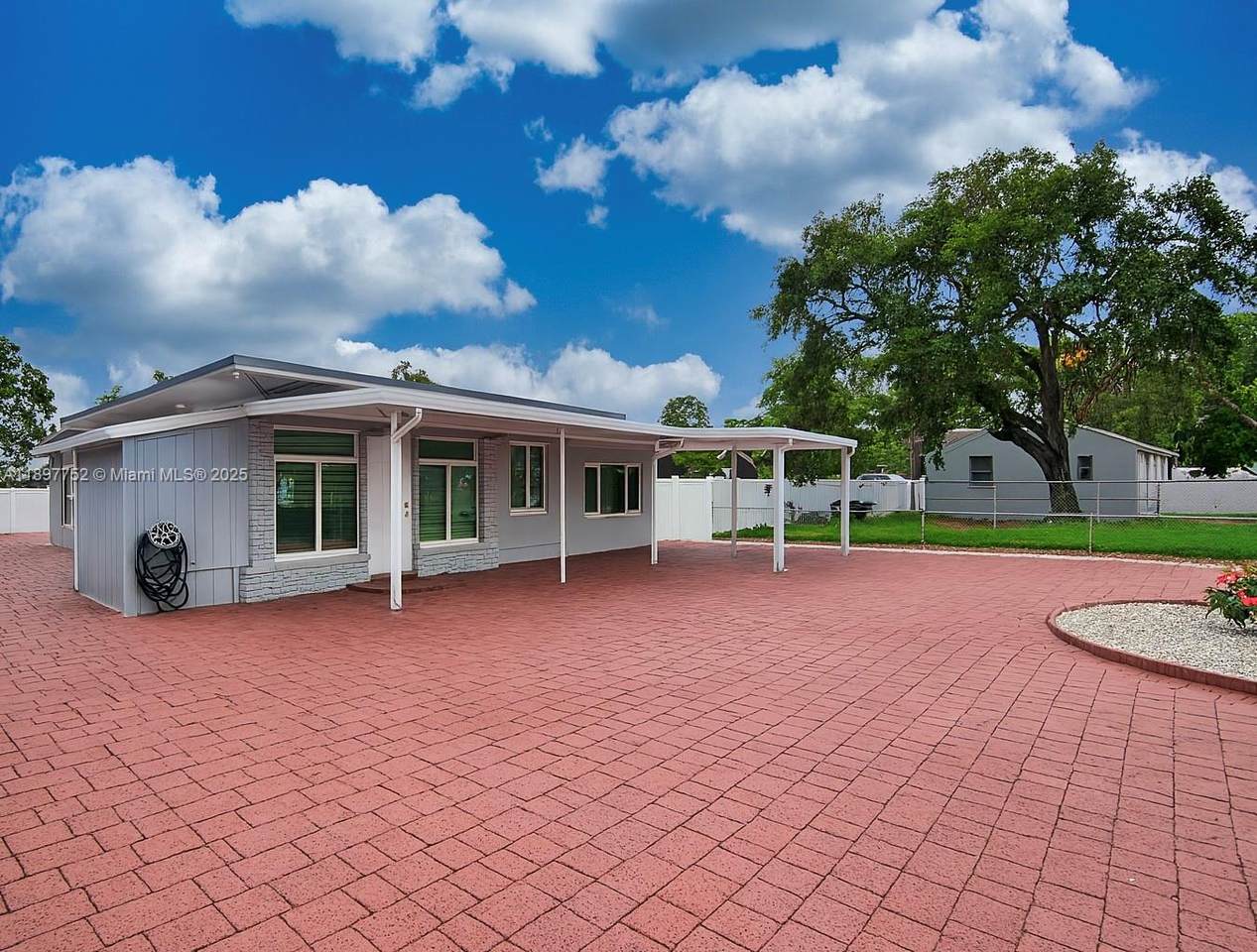 6120 Hayes St - Photo 1