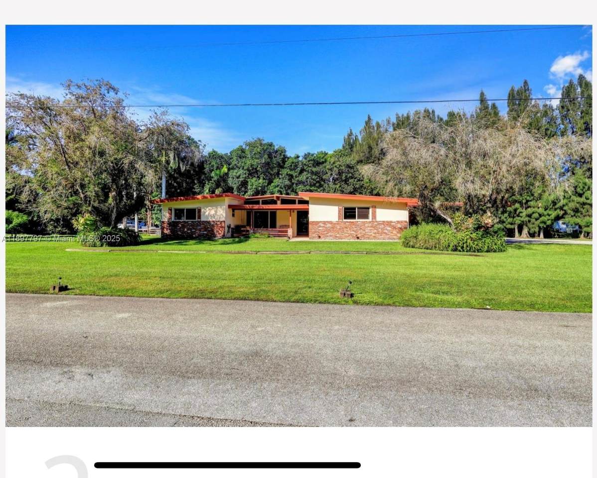 4321 100th Ter - Photo 1