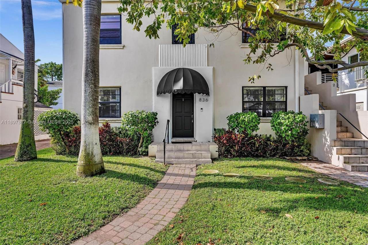 836 40th St - Photo 1