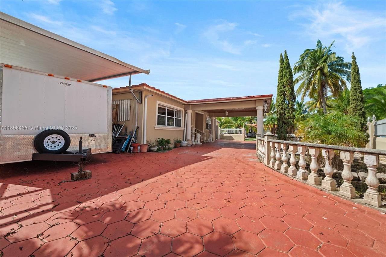 https://bt-photos.global.ssl.fastly.net/miami/1280_boomver_1_A11898496-2.jpg