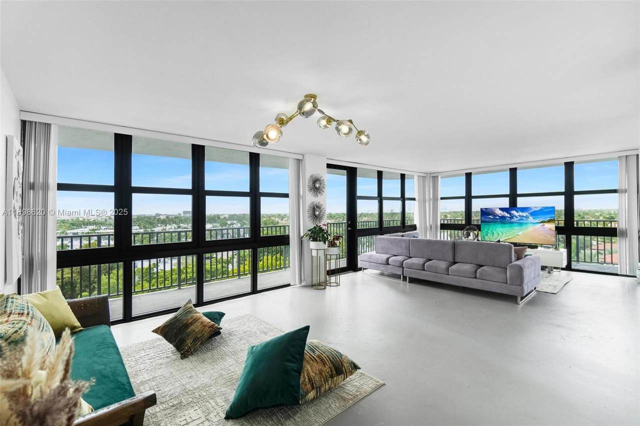 1000 Parkview Dr - Photo 1