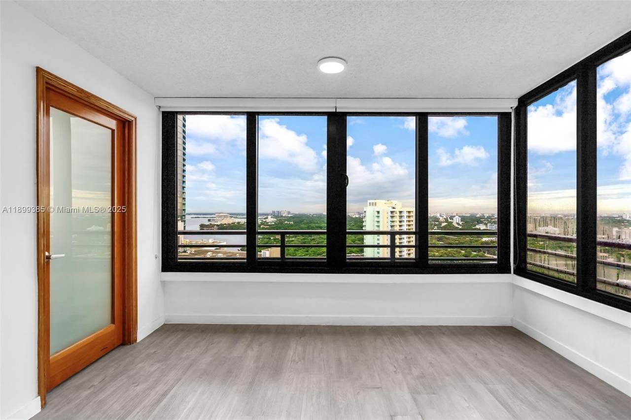https://bt-photos.global.ssl.fastly.net/miami/1280_boomver_1_A11899385-2.jpg