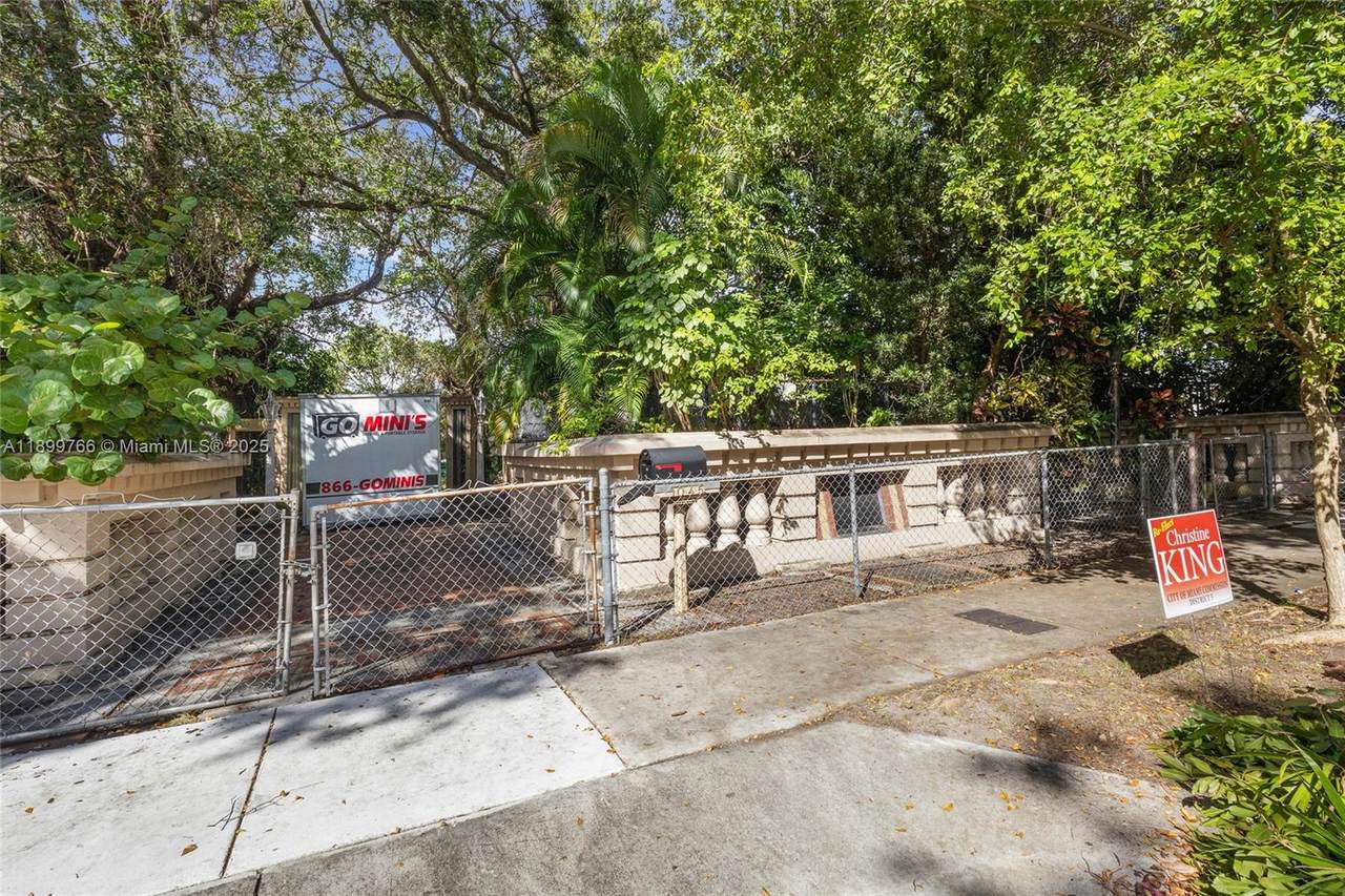 1045 52nd St - Photo 1