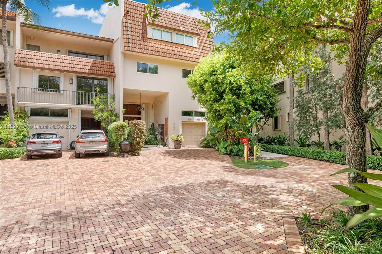 6100 Paradise Point Dr - Photo 1