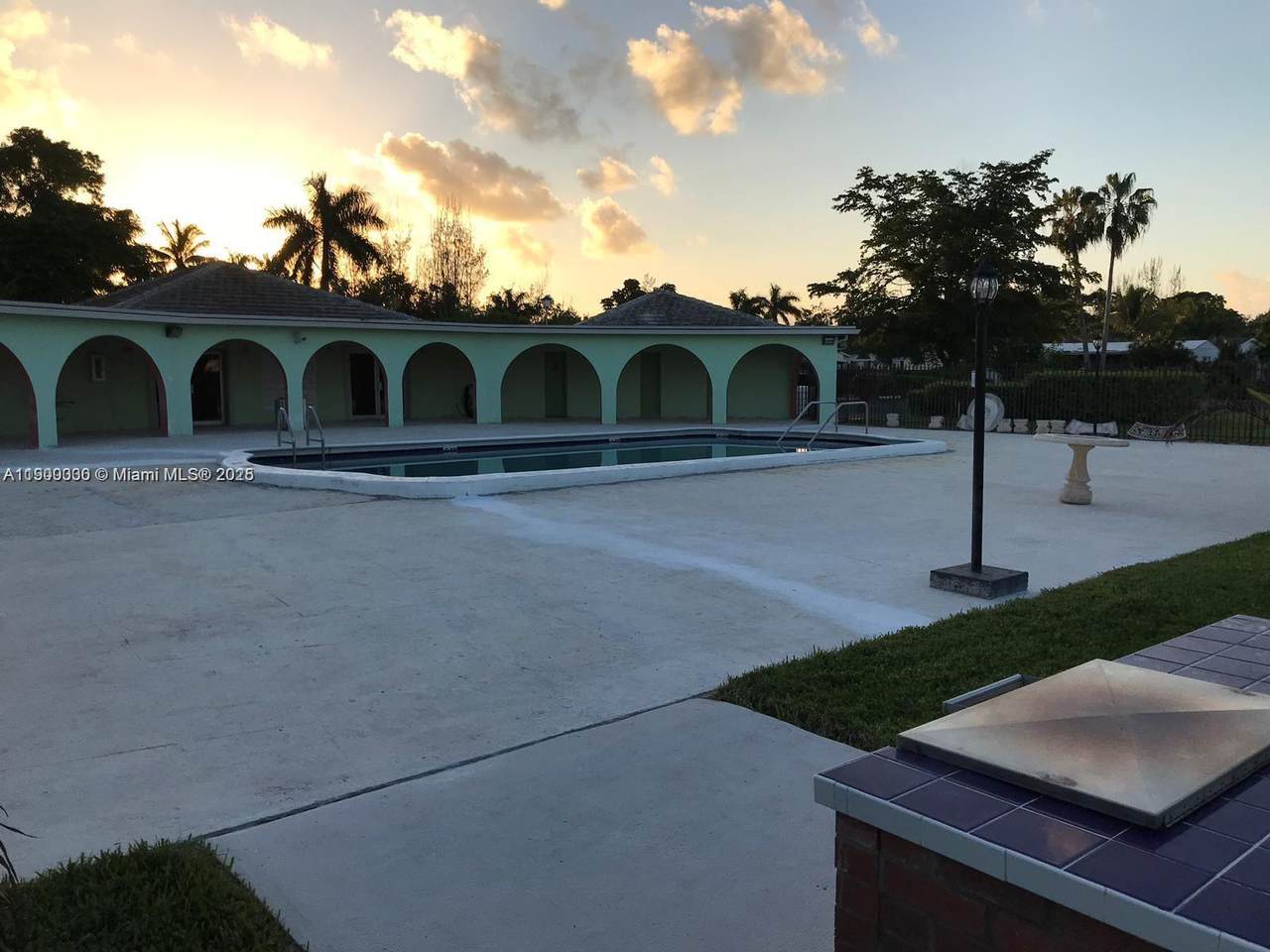 https://bt-photos.global.ssl.fastly.net/miami/1280_boomver_1_A11900030-2.jpg