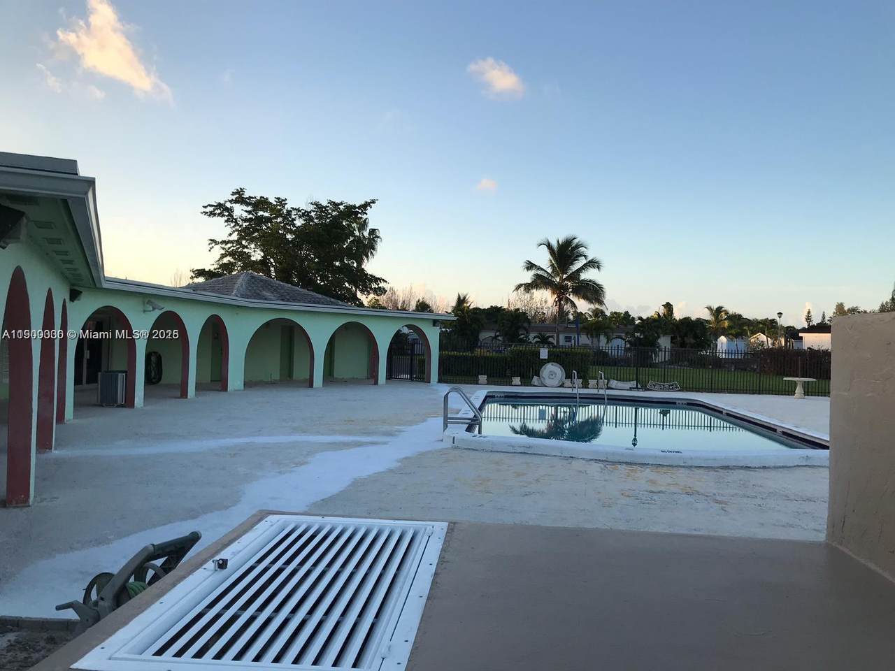 https://bt-photos.global.ssl.fastly.net/miami/1280_boomver_1_A11900030-2.jpg
