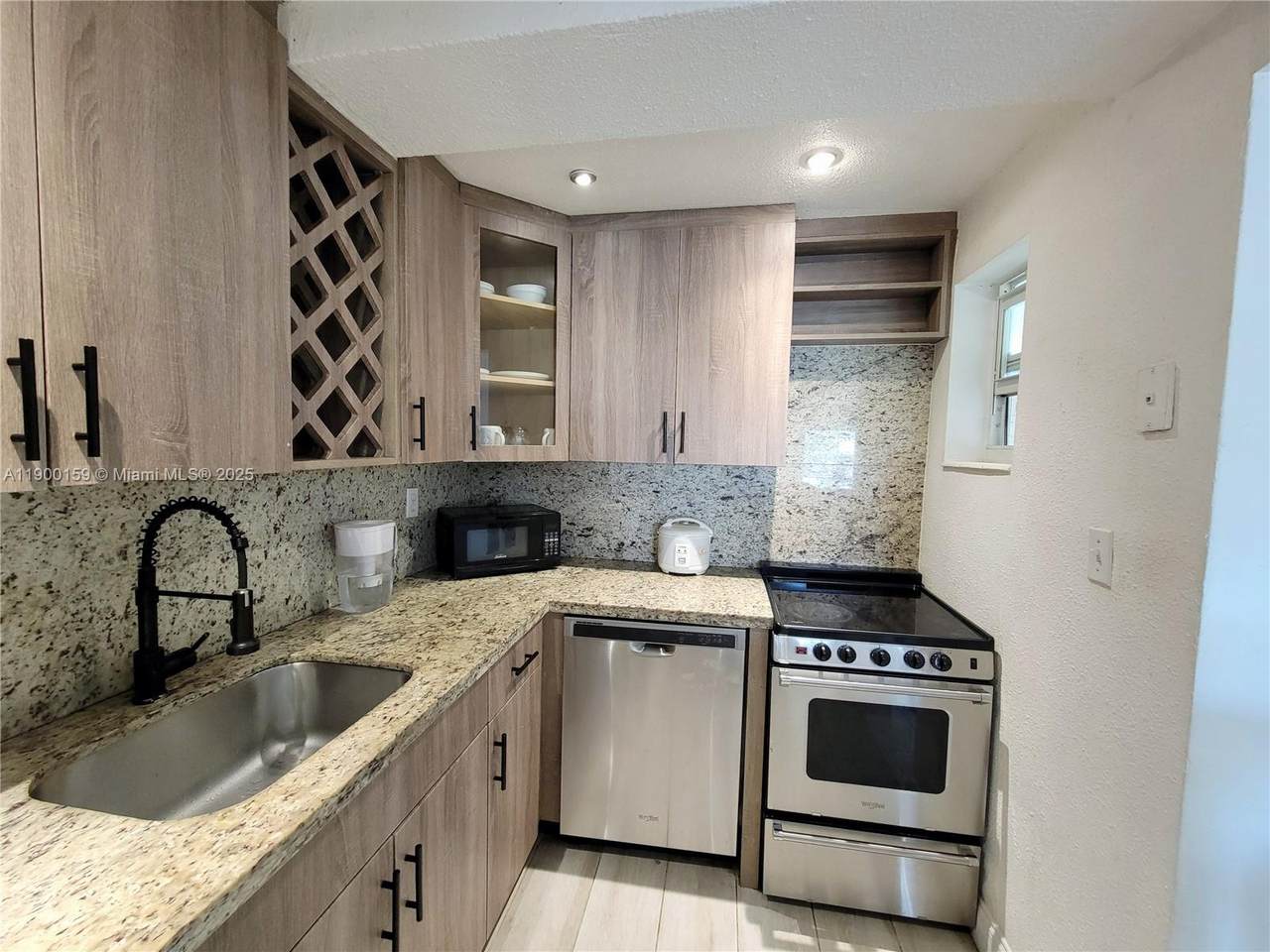 8609 68th Ct - Photo 1