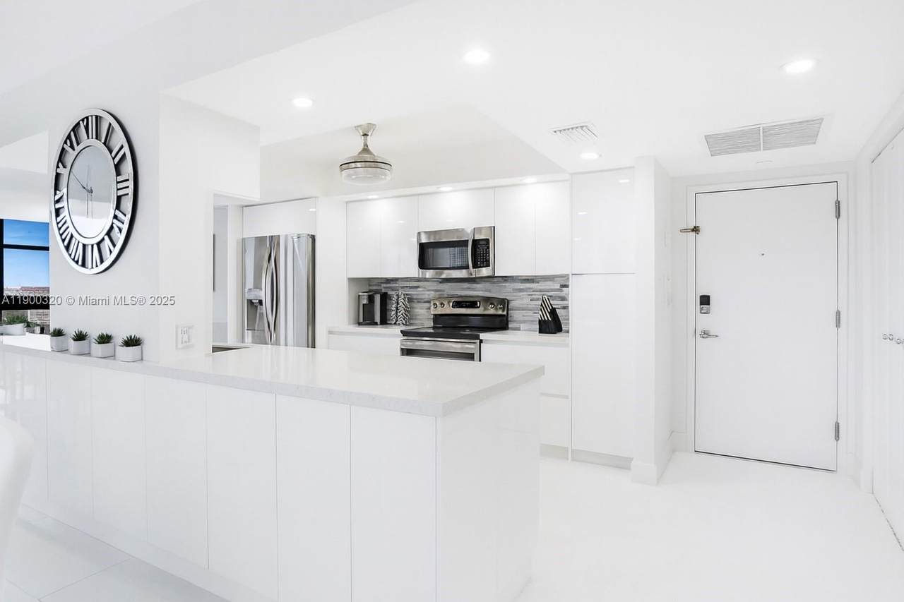 2017 Ocean Dr - Photo 1