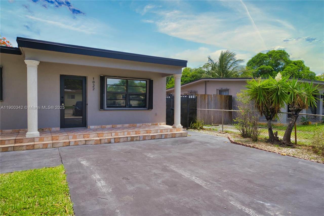 1022 18th St - Photo 1