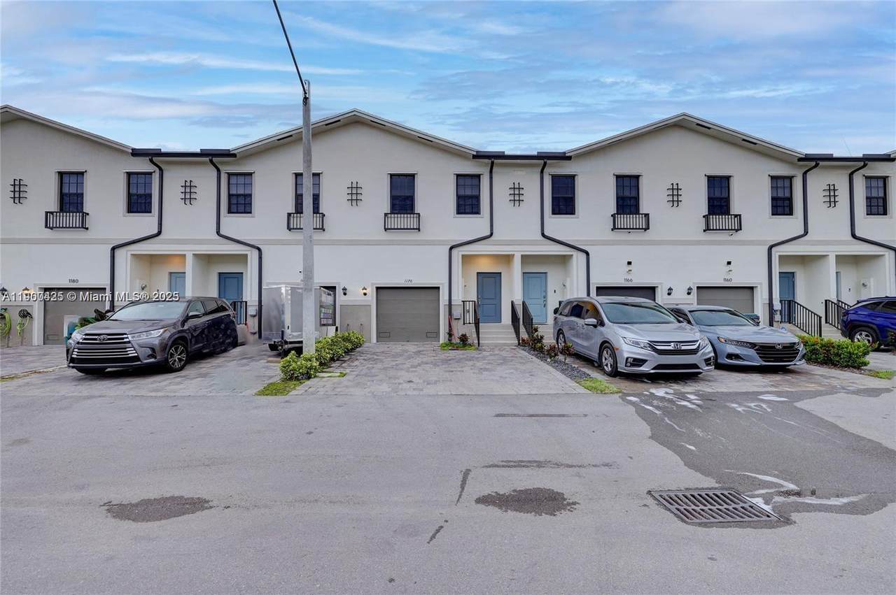 1170 7th Ct - Photo 1