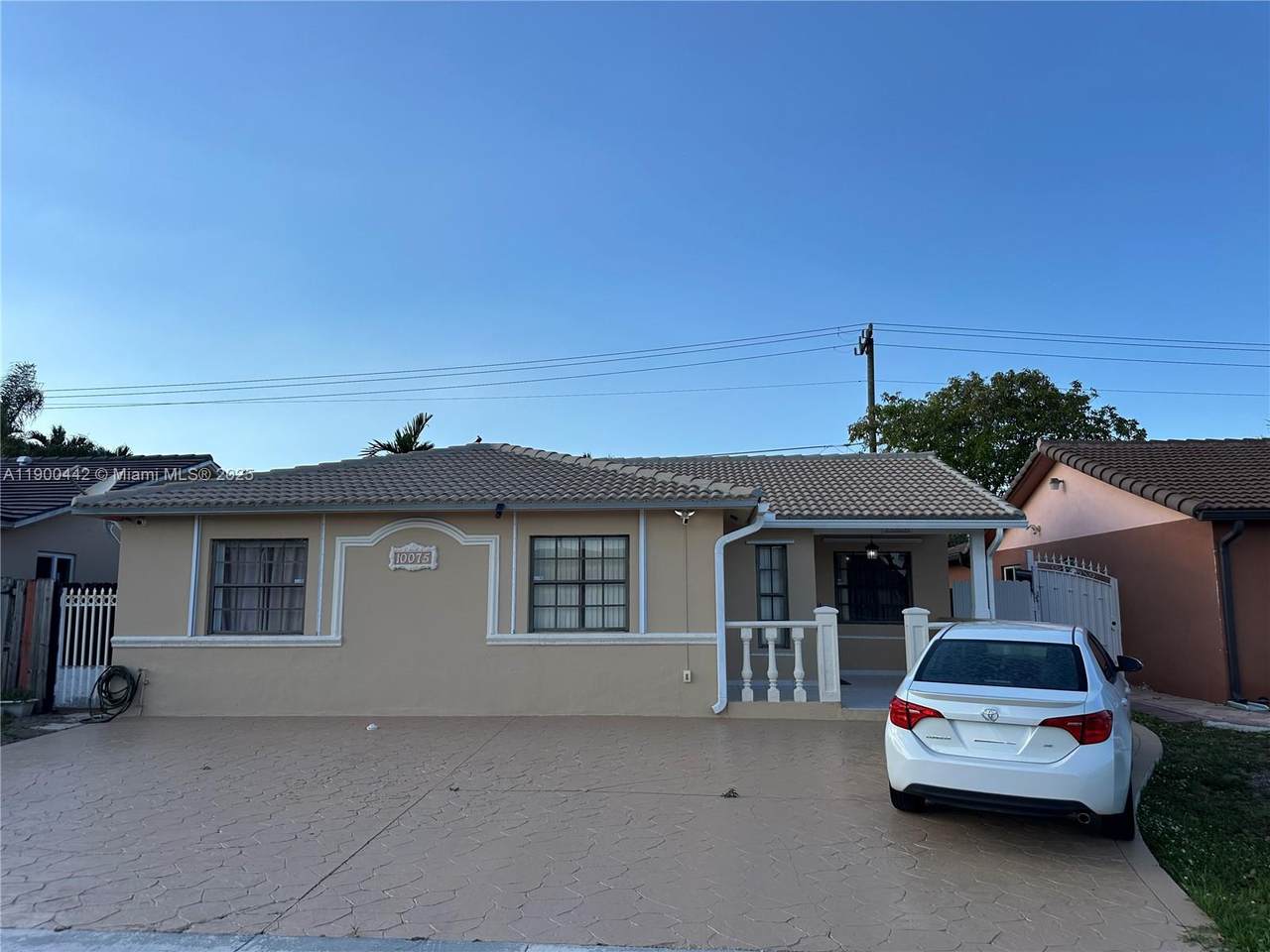 10075 129th Ter - Photo 1