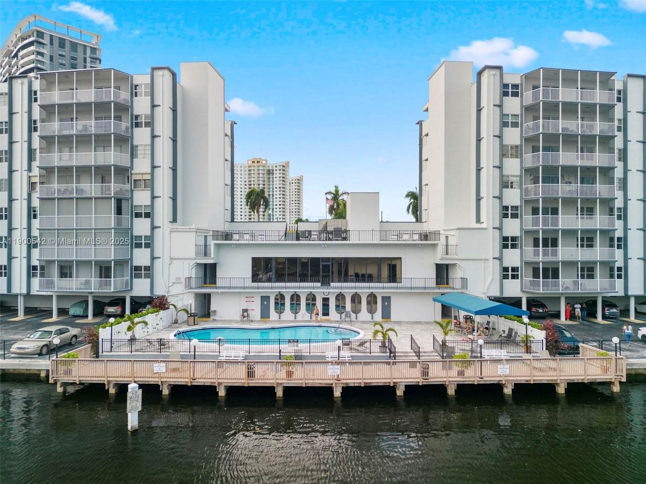 https://bt-photos.global.ssl.fastly.net/miami/1280_boomver_1_A11900542-2.jpg