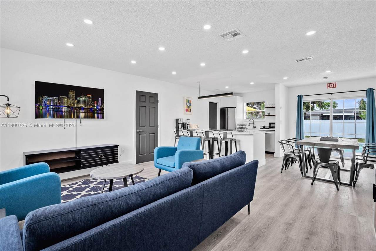 7471 Hope St - Photo 1