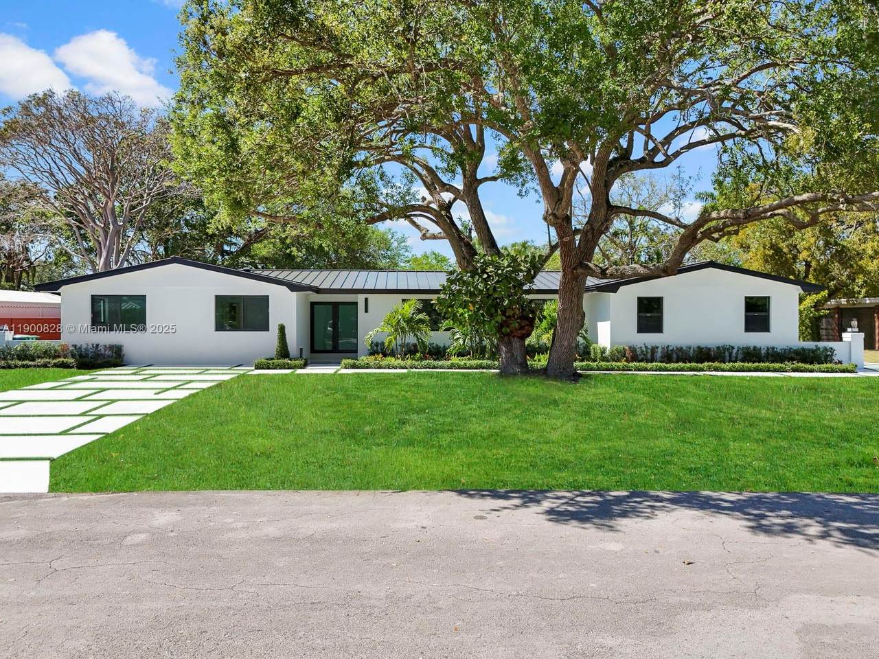 16610 82nd Ct - Photo 1