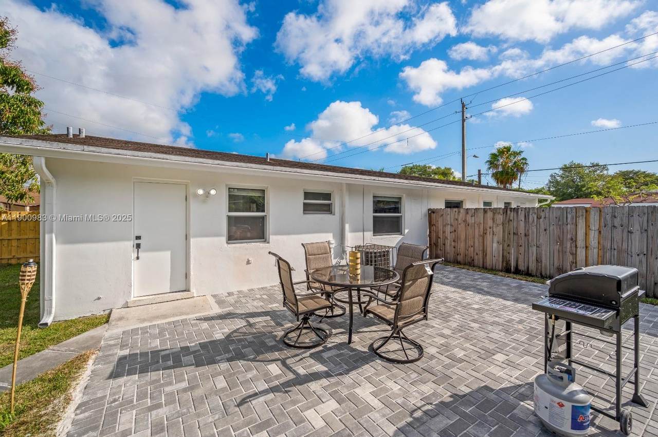 100 45th St - Photo 1