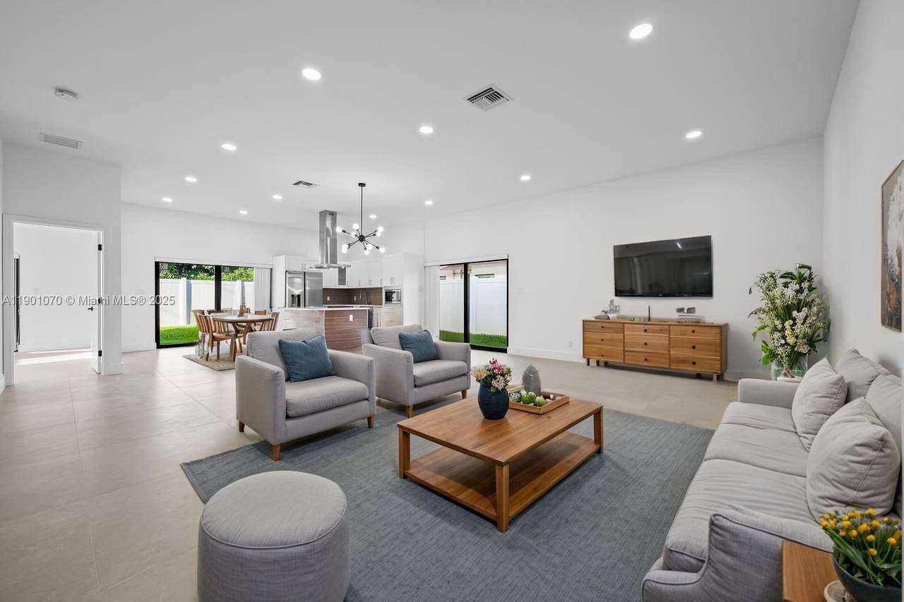 1041 Lakewood Rd - Photo 1