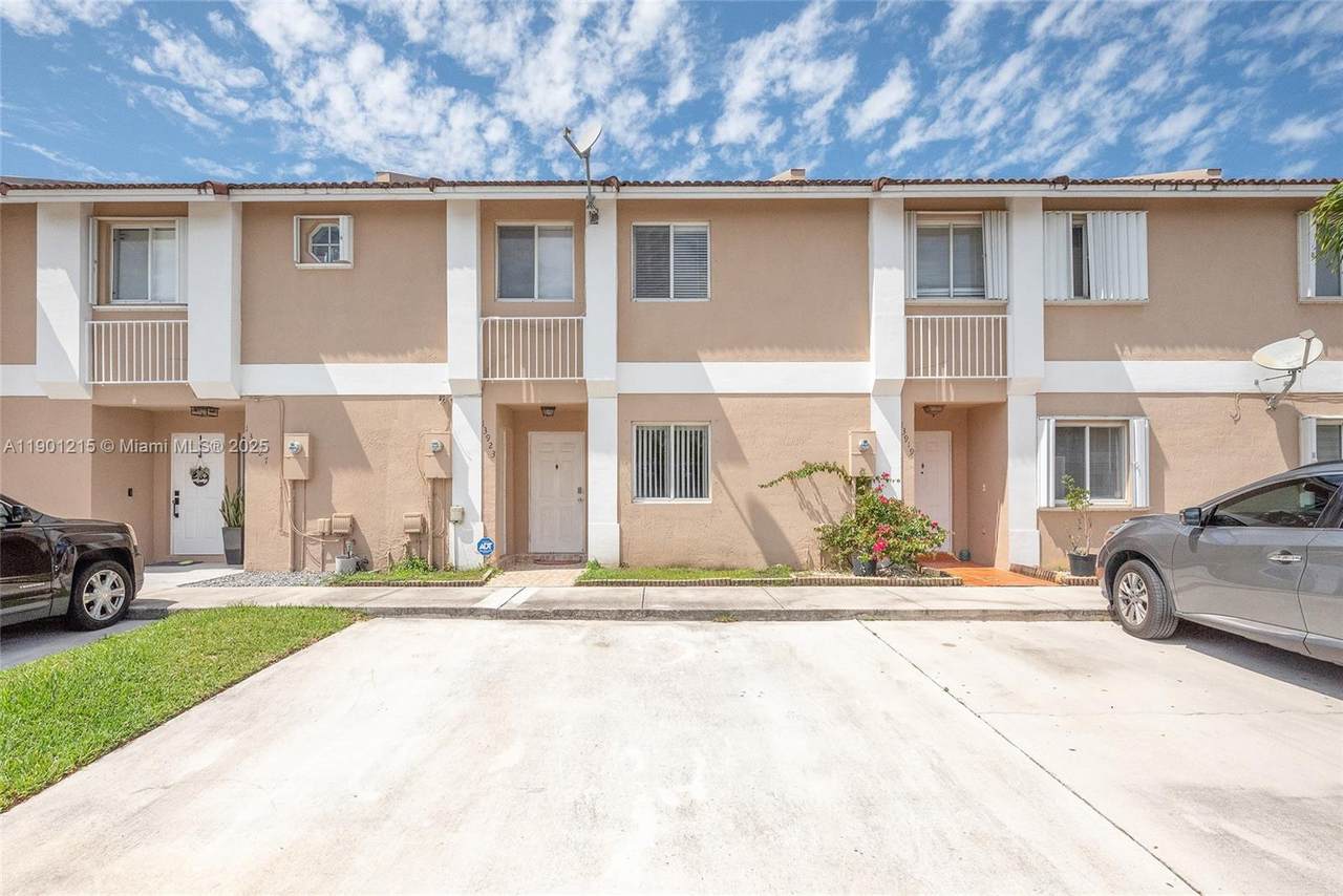 13923 177th St - Photo 1