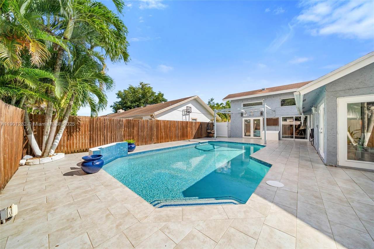 7461 36th St - Photo 1