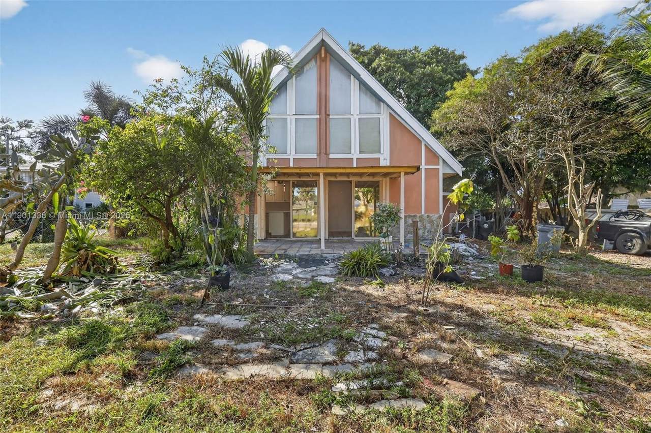 611 Broward Ave - Photo 1