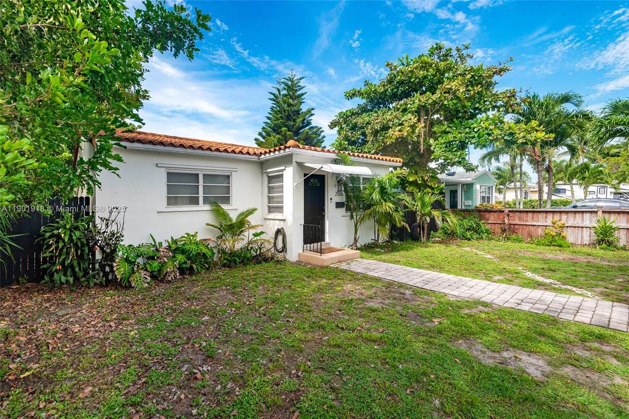 2506 Harding St - Photo 1